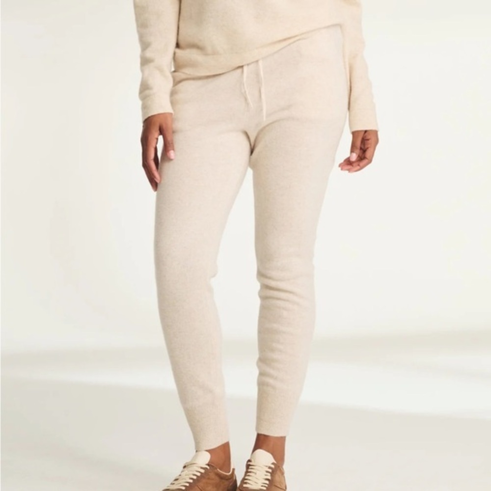 NAADAM Signature Cashmere Joggers in Oatmeal Size Medium